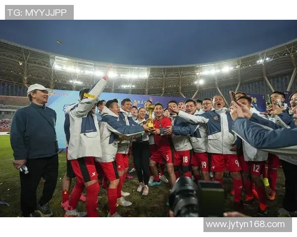 香港球迷心中的足球偶像是谁让我们一起揭晓最受欢迎的足球明星